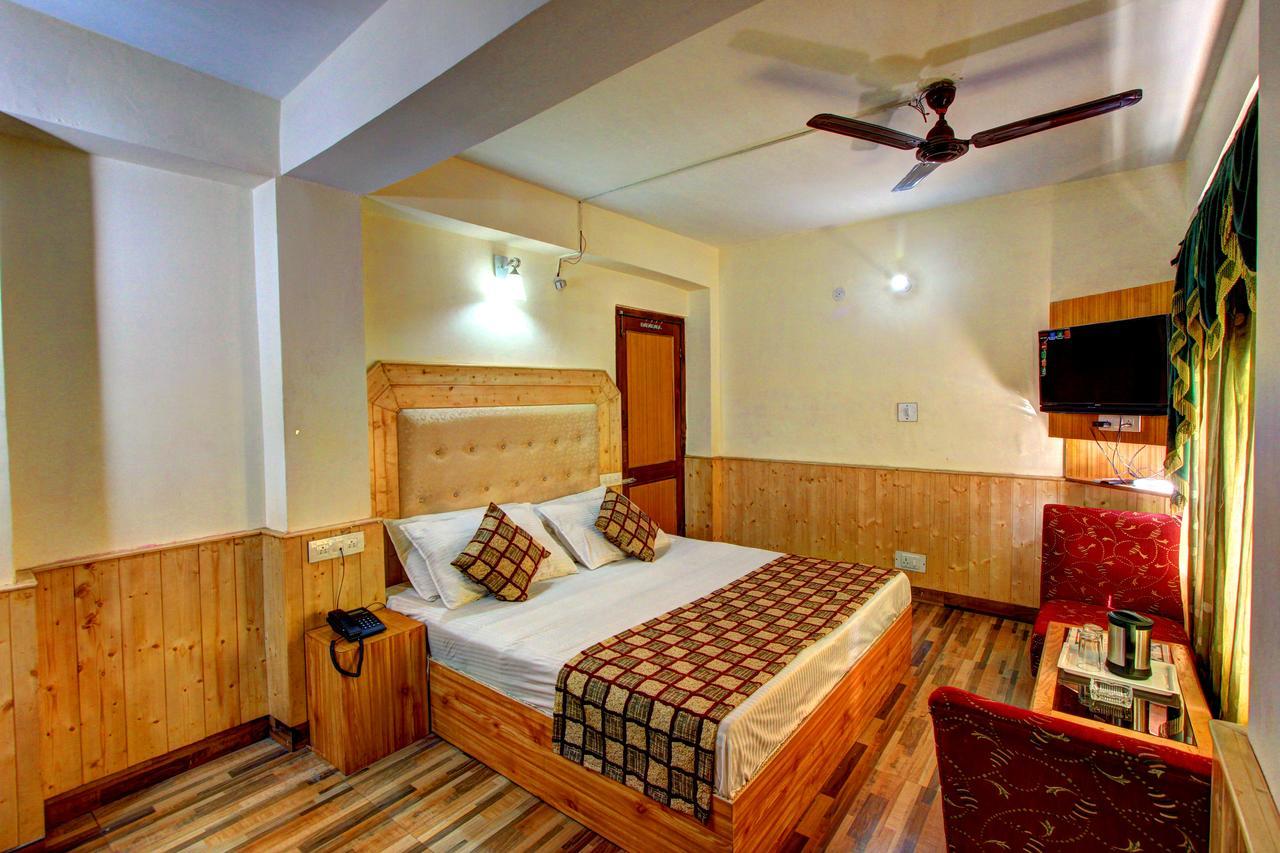 Hotel Highway Inn Manāli Kültér fotó