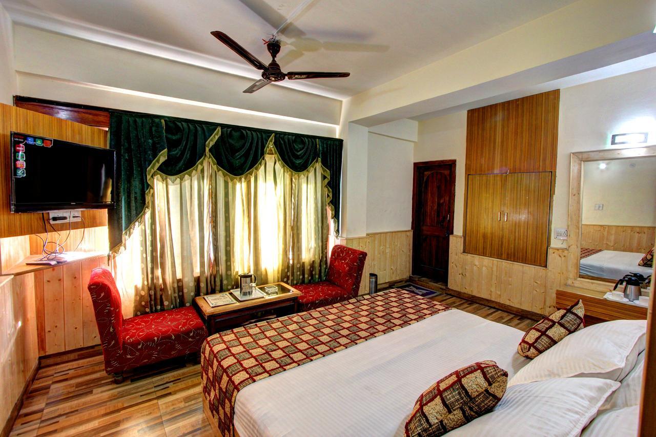 Hotel Highway Inn Manāli Kültér fotó