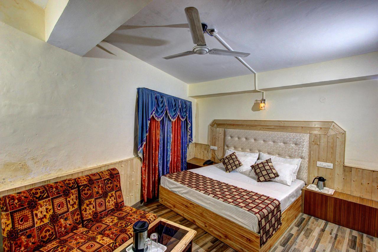 Hotel Highway Inn Manāli Kültér fotó