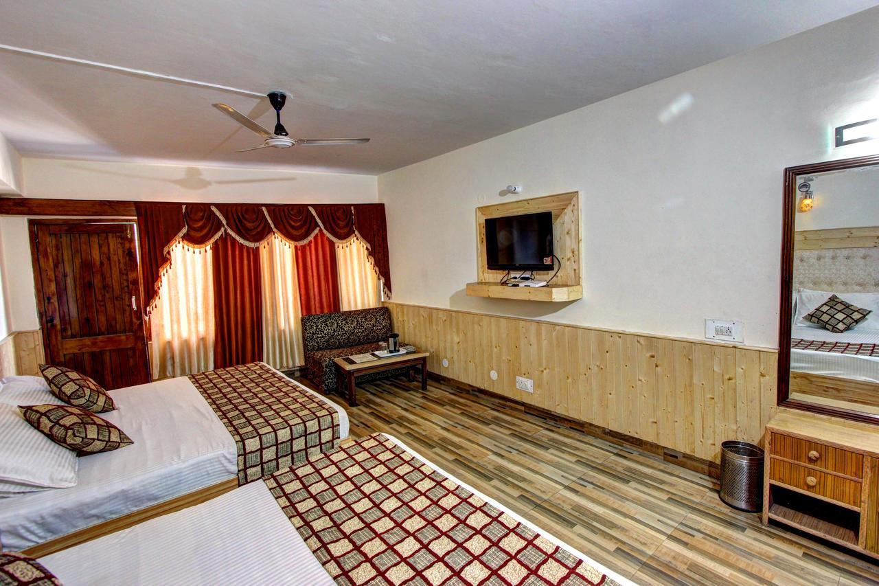 Hotel Highway Inn Manāli Kültér fotó