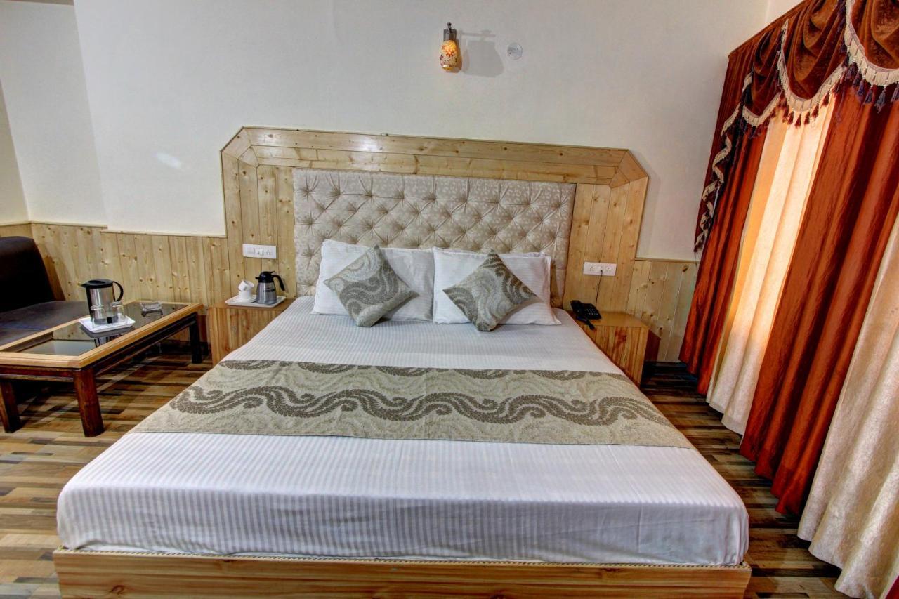 Hotel Highway Inn Manāli Kültér fotó