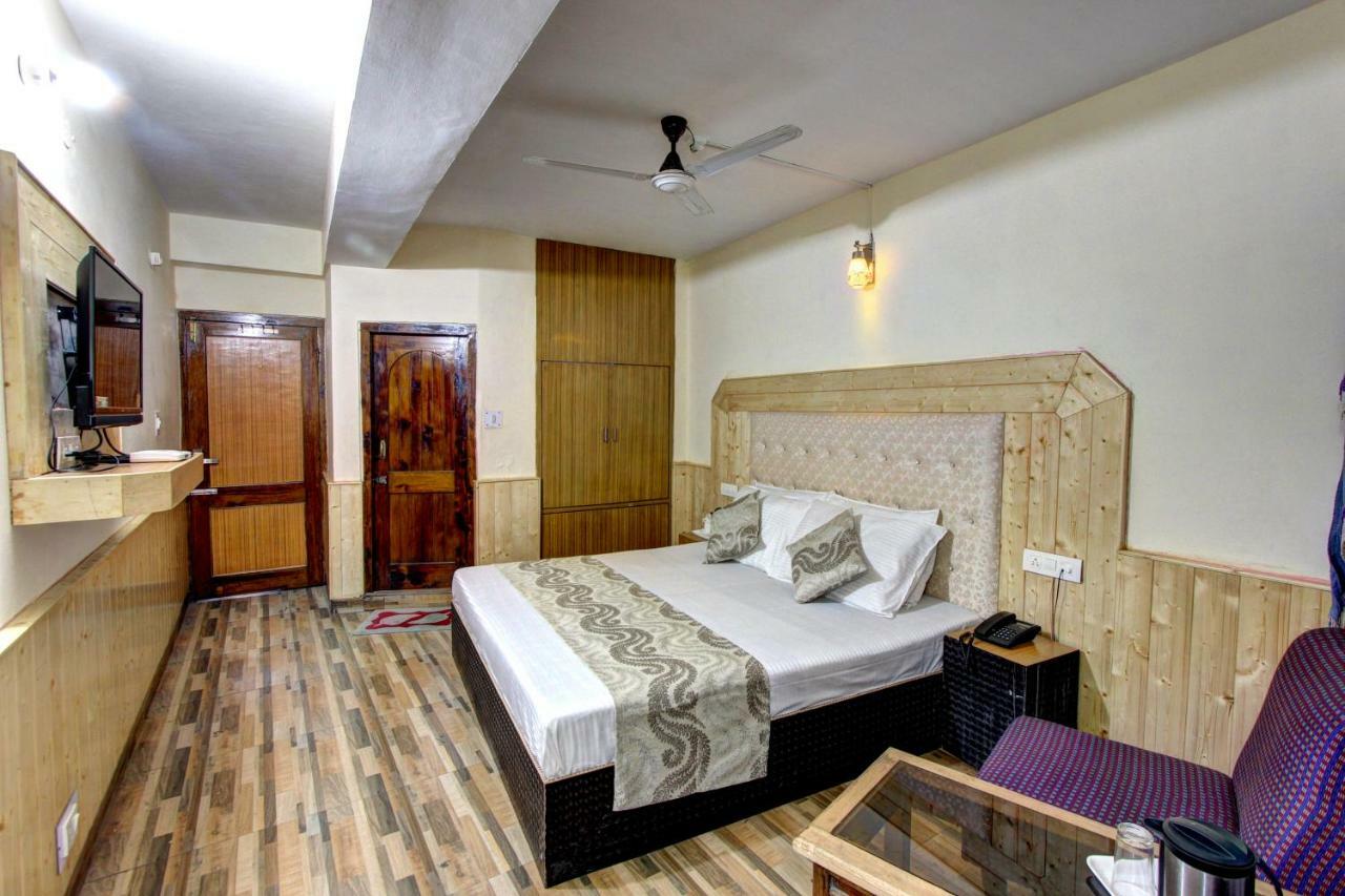 Hotel Highway Inn Manāli Kültér fotó
