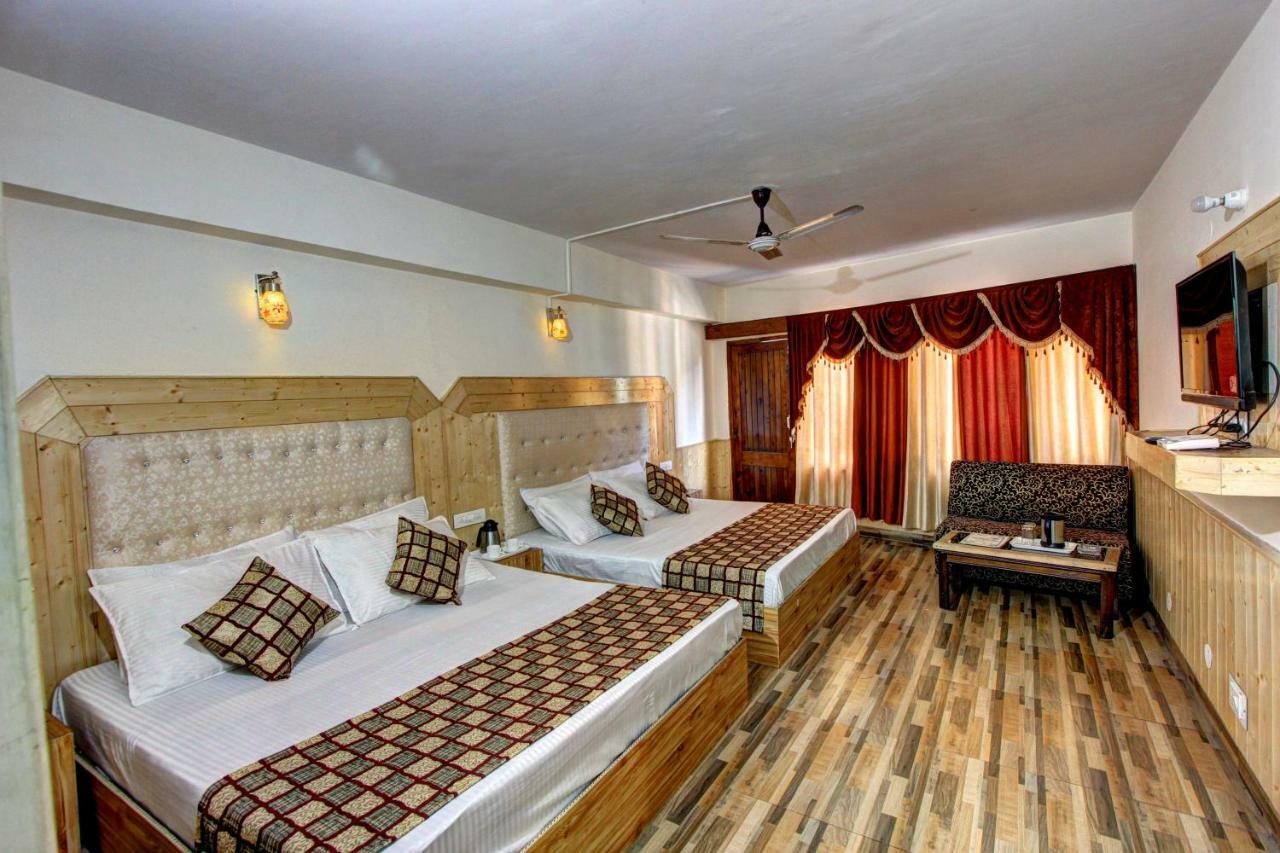 Hotel Highway Inn Manāli Kültér fotó