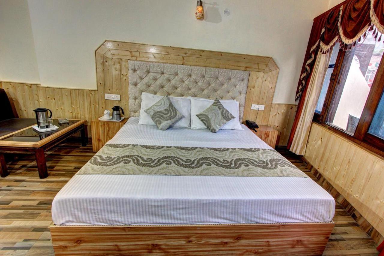 Hotel Highway Inn Manāli Kültér fotó